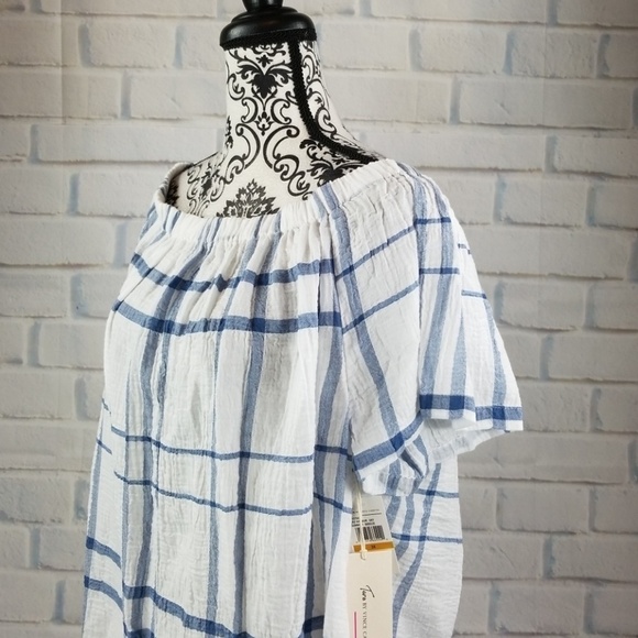 Two by Vince Camuto size 3x semi sheer - Picture 7 of 8